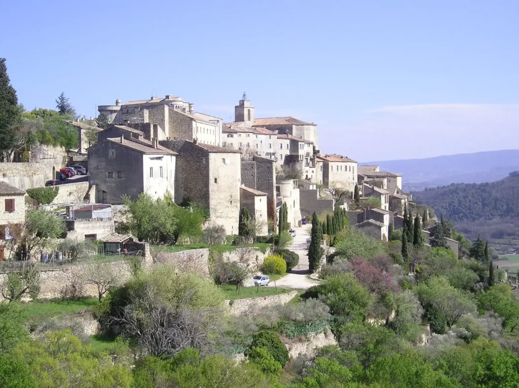 panorama di Gordes, uno dei borghi più bello della Provenza