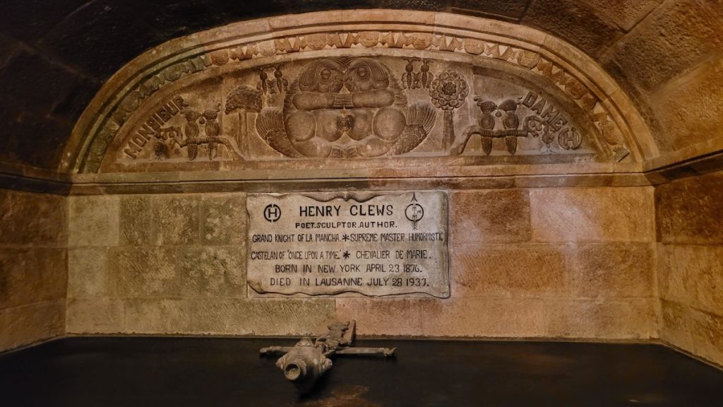 Tomba di Henry Clews allo Château de la Napoule