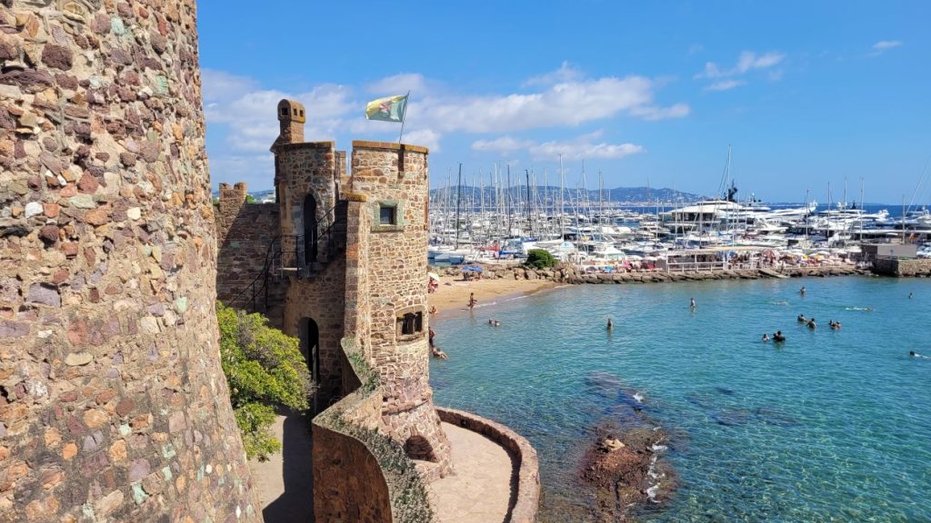 Castello de la Napoule sul mare a Mandelieu-la-Napoule