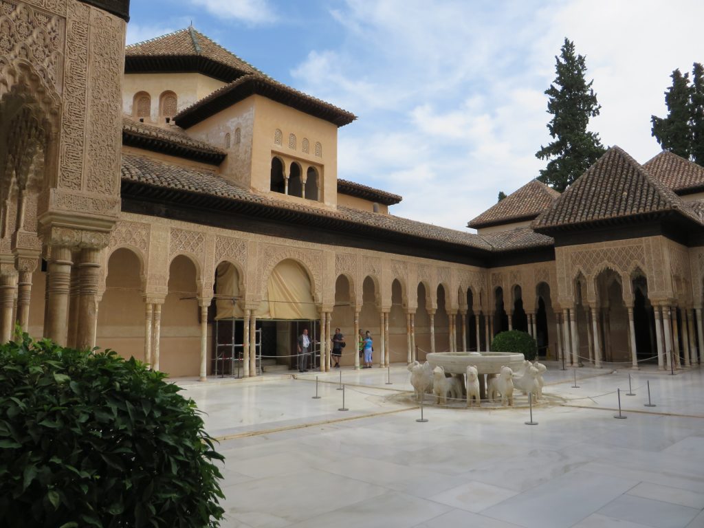 Patio dei Leoni nell'Alhambra di Granada