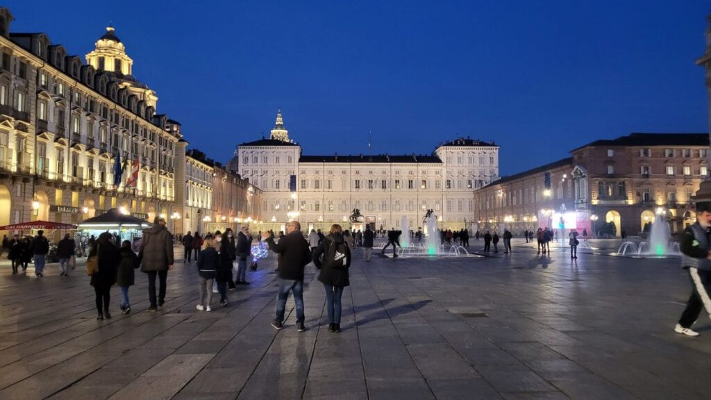 Piazza Castello à Turin le soir
