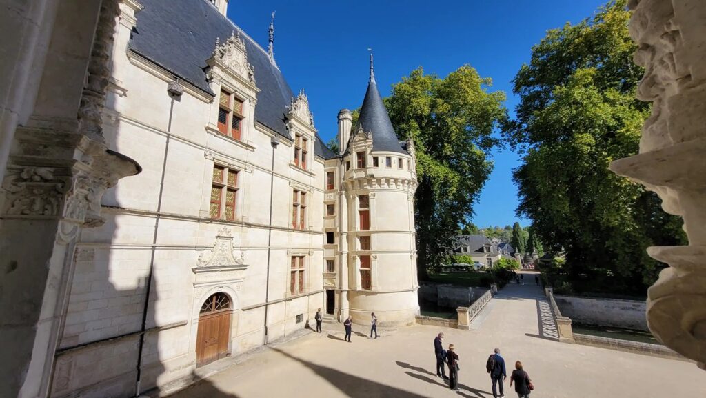 Azay le Rideau e Chinon castelli Loira a confronto