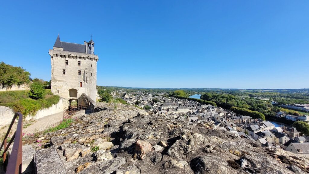 Azay le Rideau e Chinon castelli Loira a confronto