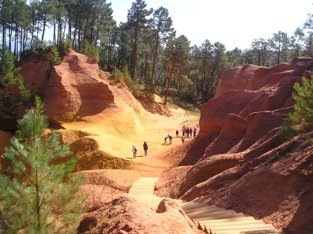 Canyon e formazioni di ocra a Roussillon in Provenza